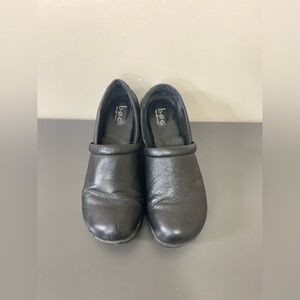 BOC BORN Women’s Size 11M BLACK LEATHER PEBBLED CLOGS MULES SHOES.great Conditio